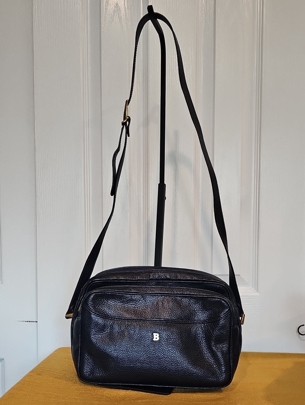Bally Vintage Multi-Compartment Crossbody Bag In Navy Blue Pebbled Leather